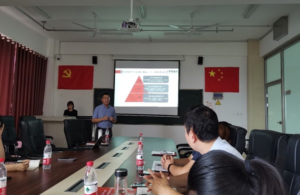13.公司与华财股份有限公司召开校企合作交流会2.jpg